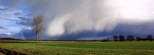 Tempête de grêle et arc-en-ciel
