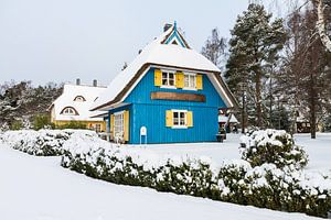 A building in winter time sur Rico Ködder