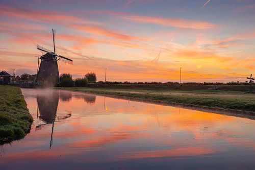 Zonsopgang in typisch Hollands landschap (2)
