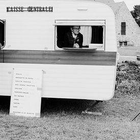 Vintage-Markt | Frankreich | Bretagne | Muscheln | Wohnwagen | Retro von Iris van Tricht