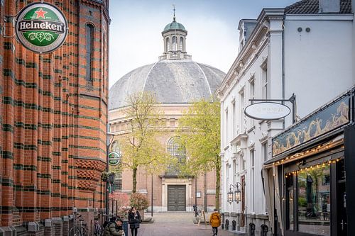 Koepelkkerk van Arnhem tijdens de lente