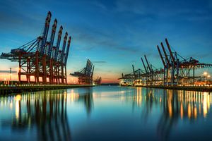Hamburg - Blaue Stunde am Kai