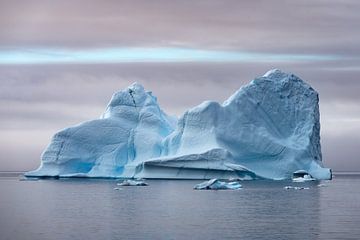 Een roze zonsondergang in Antarctica van Anges van der Logt