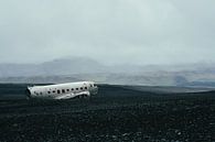 Abgestürztes Flugzeug in Island von Shanti Hesse Miniaturansicht