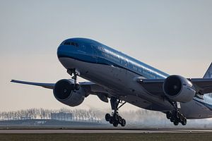 KLM-Airbus bei der Landung auf der Polderbaan gefilmt
