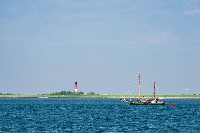 Zeilschip in de Noordzee bij het eiland Pellworm van Rico Ködder