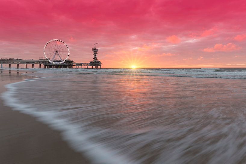 Beautiful evening death at Scheveningen Pier by Rob Kints