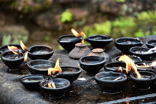 Dishes of Light: Offerings in Polonnaruwa