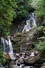 Torc Waterfall ist ein Wasserfall am Fuße des Torc Mountain