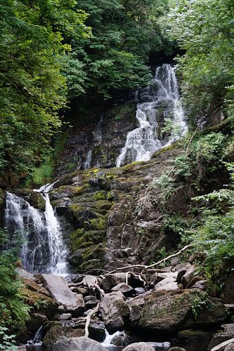 Torc Waterval is een waterval aan de voet van Torc Mountain