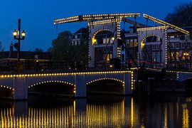 Magere Brug sur l'Amstel après le coucher du soleil