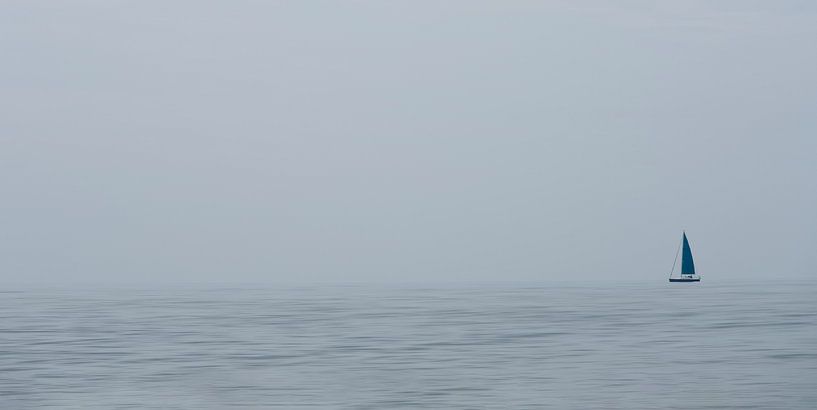 Segelboot im Nebel von Mia Art and Photography