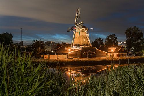 Lichtende nachtwolken bij d'Admiraal