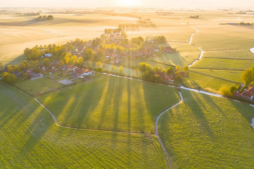 Niehove tijdens Zonsopkomst van Droninger