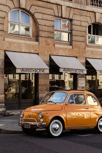 Orange vintage mini in Paris