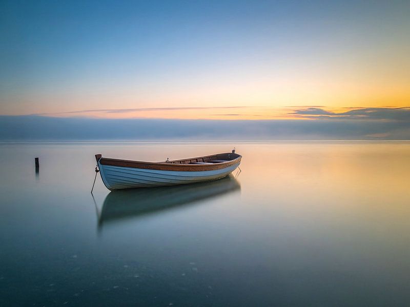 Zonsopgang aan het meer in zacht pastel - zonsopgang aan het meer in zacht pastel van Christina Bauer Photos