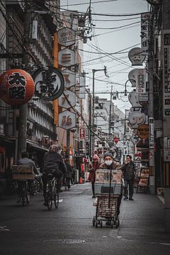 Drukke straat in Osaka van Sem Viersen