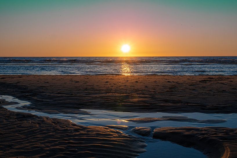 Coucher de soleil sur la mer par Gabrielle van der Hel