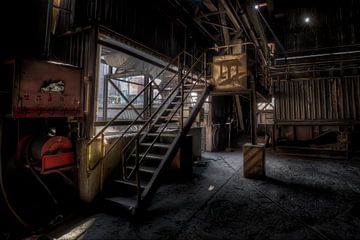 Escalier dans un haut fourneau abandonné sur Eus Driessen