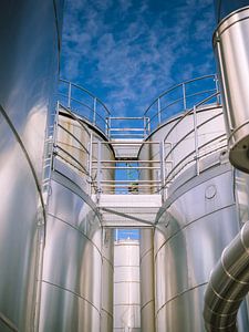 Hoch in der Luft mit den Lagertanks