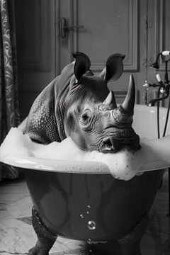 Nashorn in der Badewanne - Ein einzigartiges Badezimmerbild für Ihr WC von Felix Brönnimann