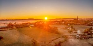 Drohnenpanorama des Sonnenaufgangs bei Vijlen in Südlimburg