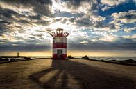 Vuurtoren aan zee van Rob Bout thumbnail