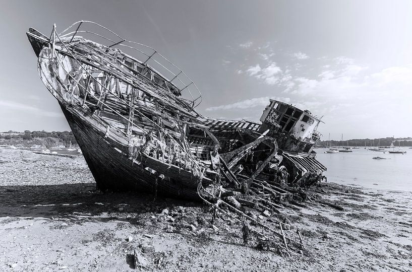 Shipwreck Saint Malo - Brittany (France) by Marcel Kerdijk