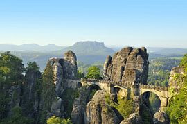 Blick zur Basteibrücke in der Sächsischen Schweiz von Karin Jähne