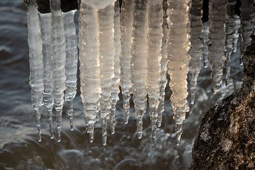 Eiszapfen am Strand von Hellevoetsluis