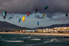 kitesurfing in Tarifa, Spanien von Winne Köhn