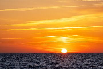 Sonnenuntergang am Strand von Kloster auf der Insel Hiddensee von Rico Ködder