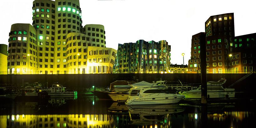 düsseldorf in the night by Stefan Havadi-Nagy