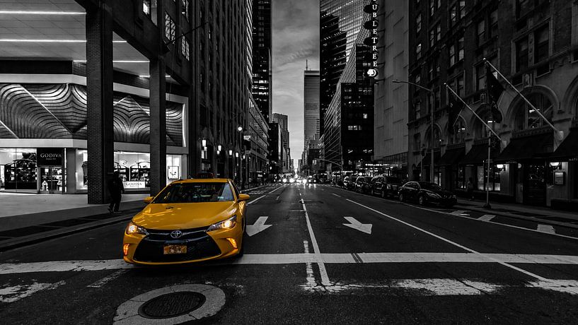 Gelbes Taxi in New York von Kimberly Lans