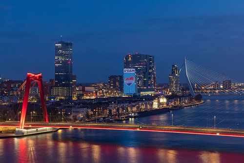 De Willemsbrug in Rotterdam als songfestival editie