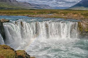 Godafoss Wasserfall in Island mit Regenbogen