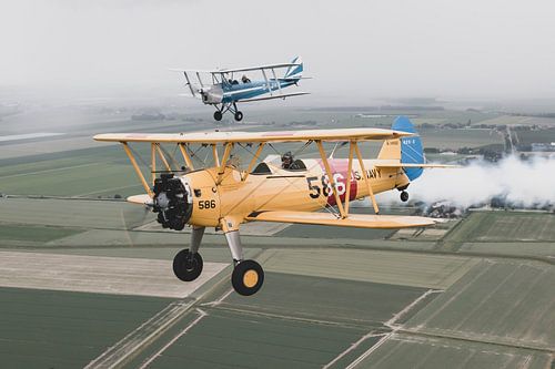 Boeing Stearman and Tiger Moth in formatie