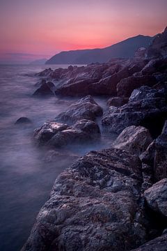 Zonsondergang aan de Cinque Terre van Caatje Clicks
