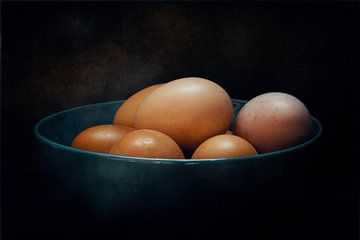 Schale mit frischen Eiern Dunkles Stillleben Food Photography von Western Exposure