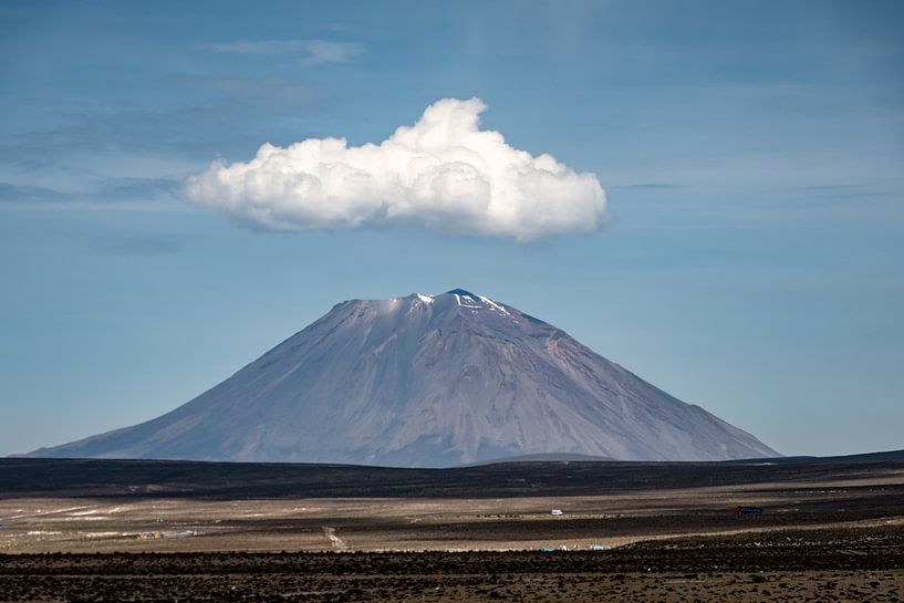 Volcano with cloud by Eerensfotografie Renate Eerens