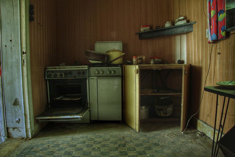 Een verlaten keuken in een verlaten huis van Melvin Meijer