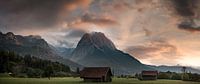De Zugspitze bij een prachtige zonsondergang van Jonas Weinitschke thumbnail