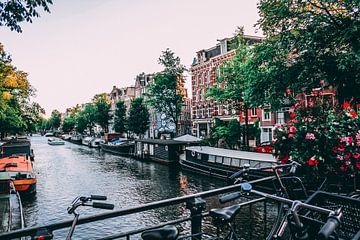 De grachten in Amsterdam in Nederland van MADK