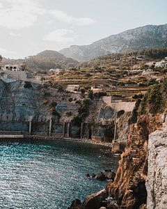 Banyalbufar auf der spanischen Insel Mallorca von Dayenne van Peperstraten