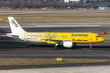 Eurowings Airbus A320 met Hertz autoverhuur livery. van Jaap van den Berg