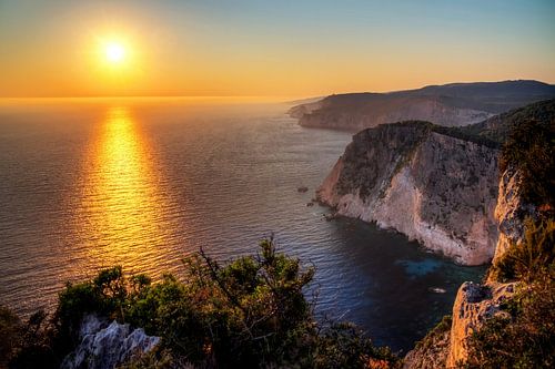 Keri Zakynthos zonsondergang van Dennis van de Water