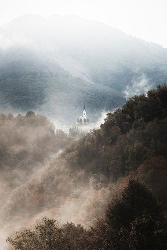Kerkje in de mist | Soča vallei | Slovenië
