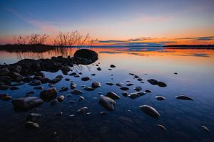 Stenen in meer Unden (Zweden) van Martijn Smeets