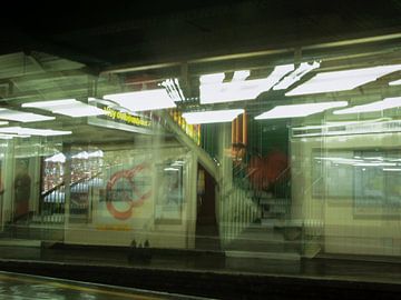 Temple - London Tube Station van Ruth Klapproth