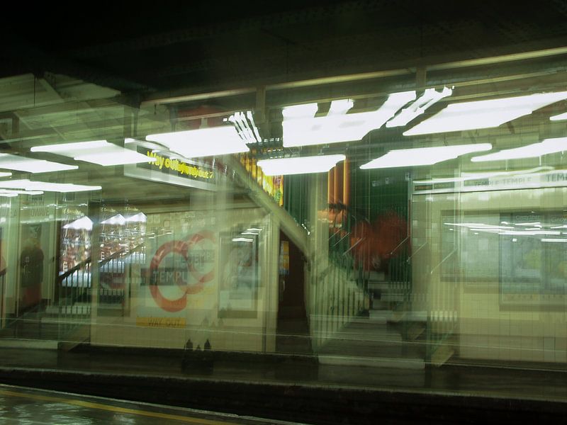 Temple - London Tube Station par Ruth Klapproth
